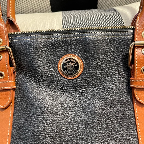 Dooney&Bourke crossbody - Picture 2 of 7